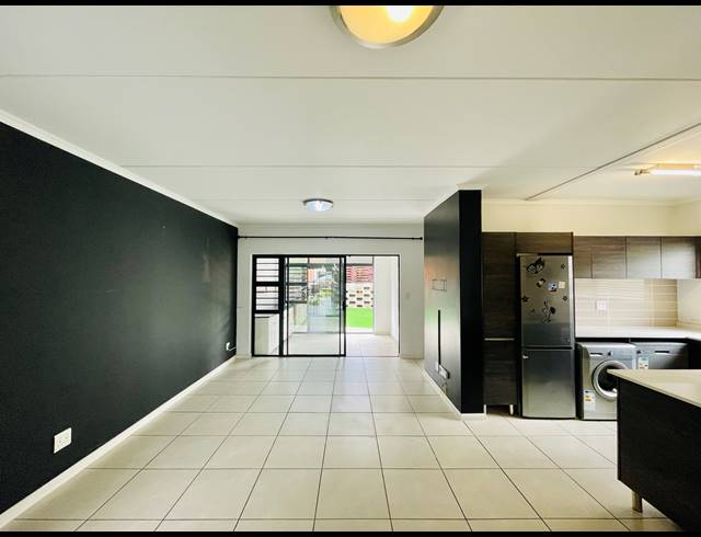3 BEDROOM APARTMENT RENTED IN OLIVEDALE